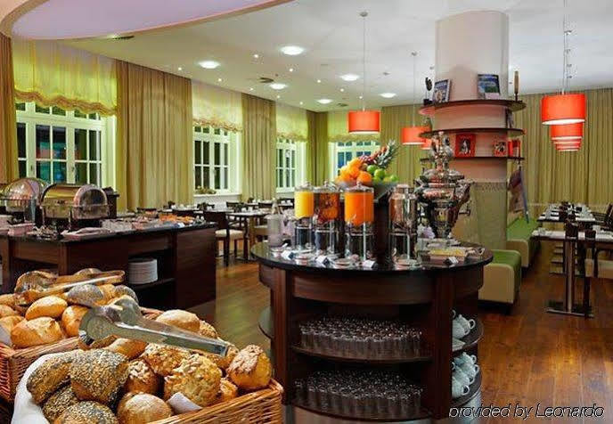 Courtyard By Marriott Hotel